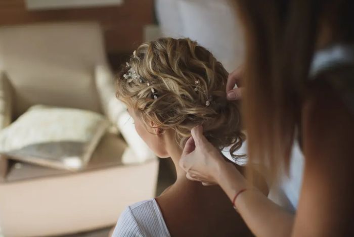 ¿Qué accesorio llevarías en tu peinado de novia? 👩‍🦰 2