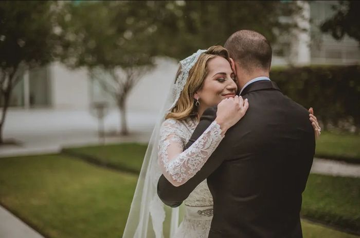 Los abrazos que sí o sí tienes que fotografiar en tu boda 📸 - 1