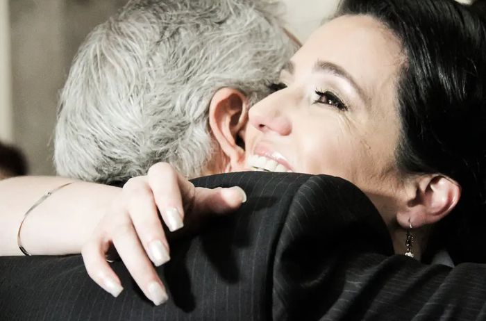 Los abrazos que sí o sí tienes que fotografiar en tu boda 📸 - 5