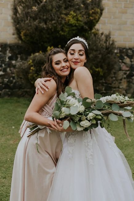 Los abrazos que sí o sí tienes que fotografiar en tu boda 📸 6