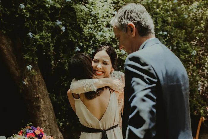 Los abrazos que sí o sí tienes que fotografiar en tu boda 📸 - 11