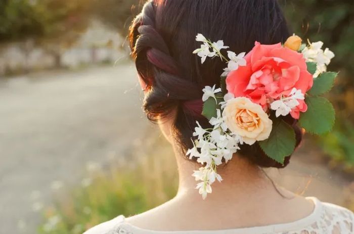 Trenzas con flores para tu peinado de novia🌺❤️ 4