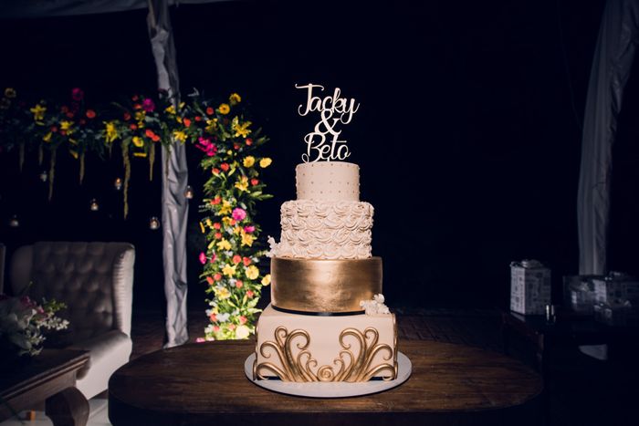 INSPIRACIÓN: Pasteles de boda blancos con dorado 🎂 2