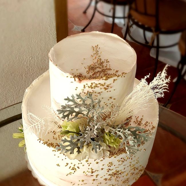 INSPIRACIÓN: Pasteles de boda blancos con dorado 🎂 4