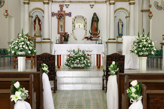 Decoración floral de la iglesia: ¿Cuánto cuesta y dónde conseguirla?💐 13