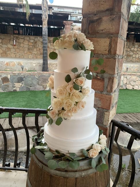 Pastel adornado con flores naturales ¿le darías una oportunidad? 🎂 1