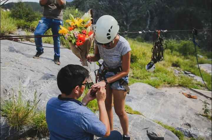 Propuesta de matrimonio en tirolesa ¡Ay, pero qué divertido! 😍 - 1