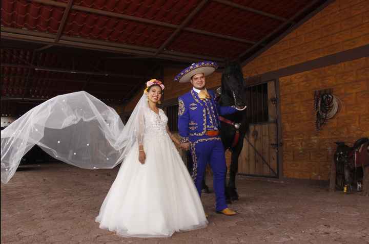 Te avientas a llevar un traje de charro - 1