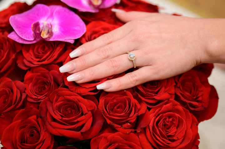 ¡Enséñanos el anillo de compromiso! 💍 - 1