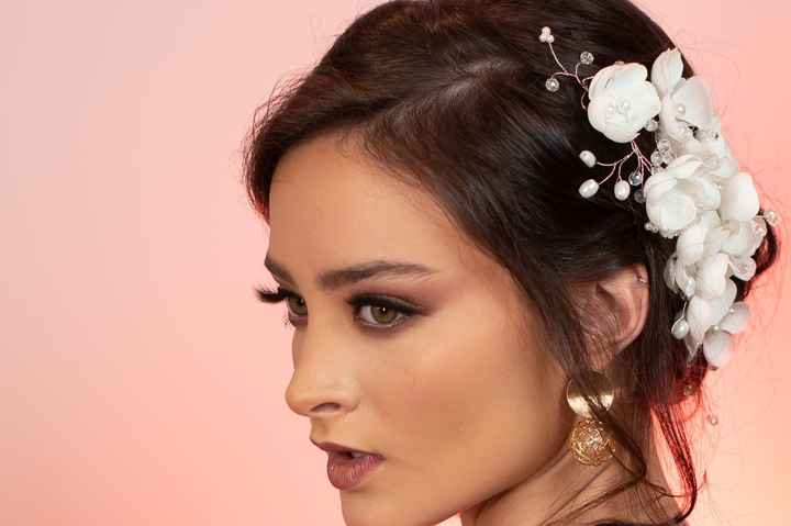 Lo guardas o lo rechazas este maquillaje y peinado - 1