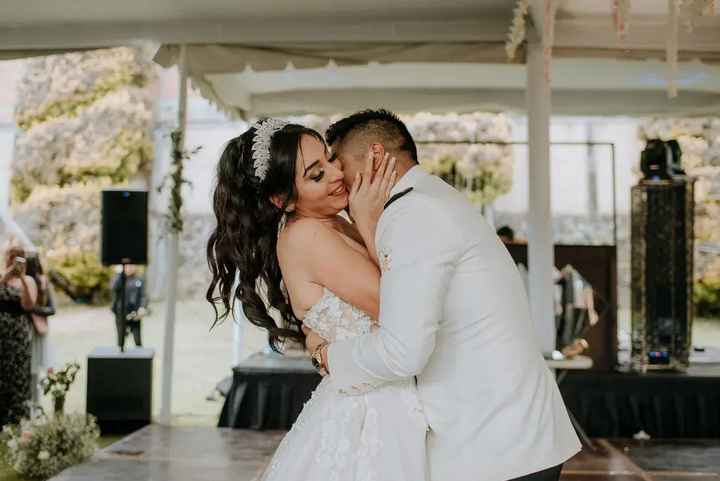Los abrazos que sí o sí tienes que fotografiar en tu boda 📸 - 2