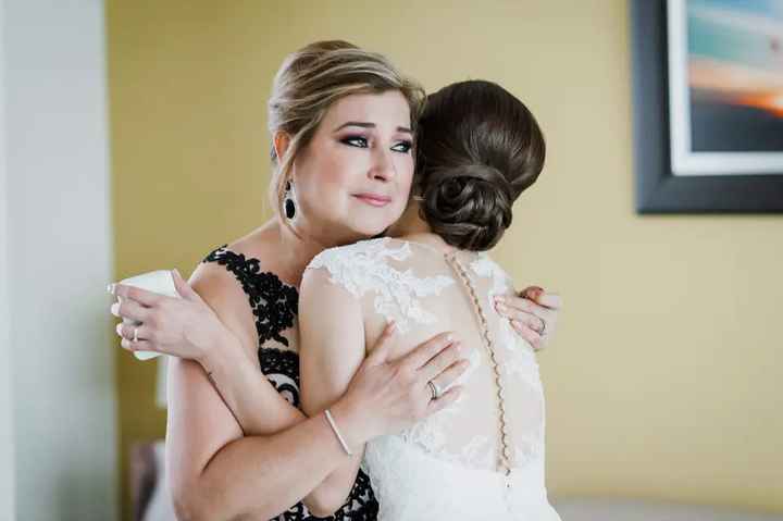 Los abrazos que sí o sí tienes que fotografiar en tu boda 📸 - 3
