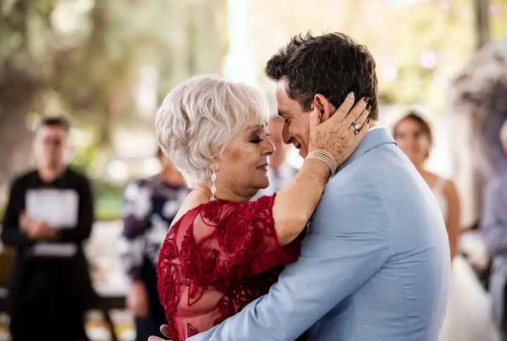 Los abrazos que sí o sí tienes que fotografiar en tu boda 📸 - 6