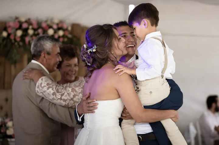 Los abrazos que sí o sí tienes que fotografiar en tu boda 📸 - 8