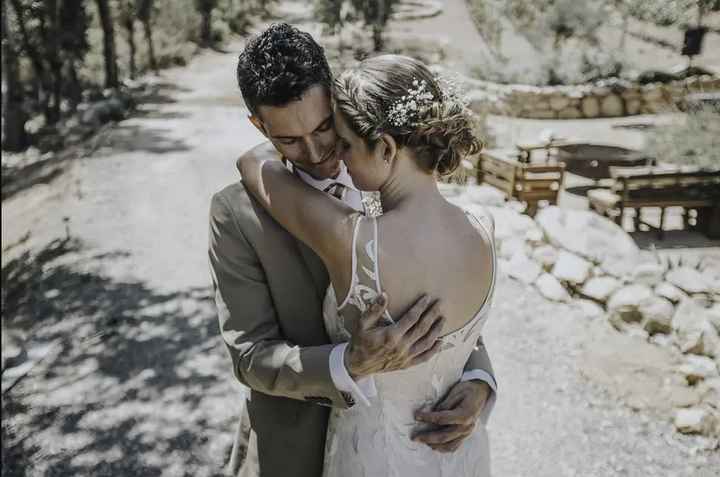 Los abrazos que sí o sí tienes que fotografiar en tu boda 📸 - 13