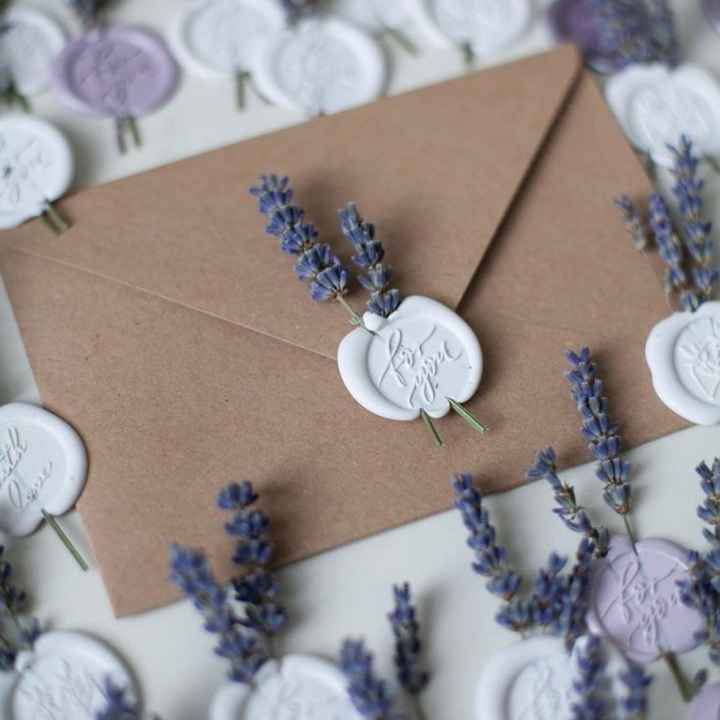 Tendencia 2023: Un toque de lavanda para la boda 💜 - 1