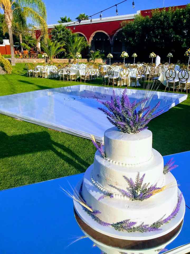 Tendencia 2023: Un toque de lavanda para la boda 💜 - 7