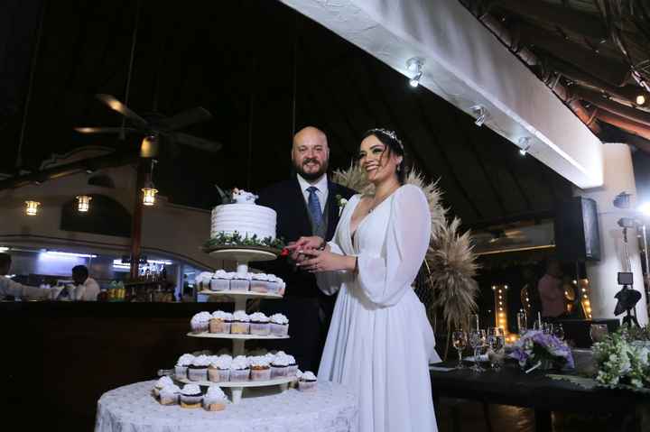 ¿Cómo se corta el pastel de boda? Te decimos los tips. 👇 - 2