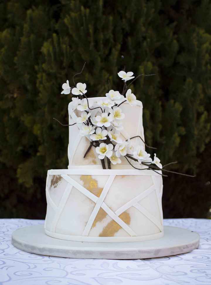 INSPIRACIÓN: Pasteles de boda blancos con dorado 🎂 - 1