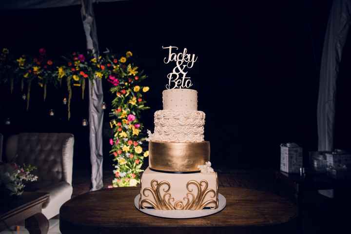 INSPIRACIÓN: Pasteles de boda blancos con dorado 🎂 - 2