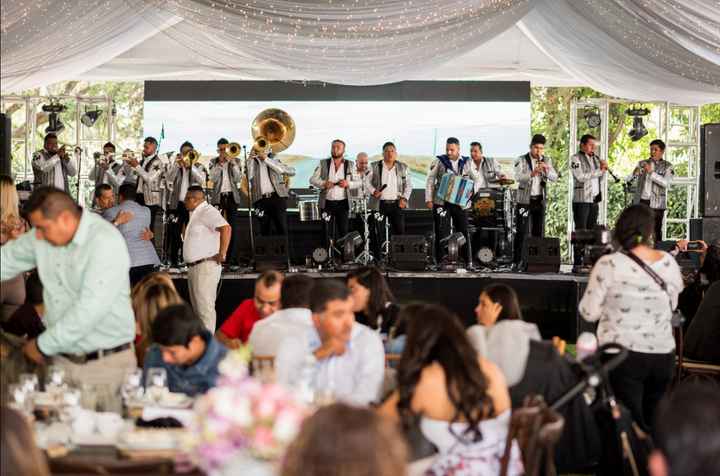 ¿Qué prefieren que amenice la comida/cena? 🎷🎺🥁 - 1