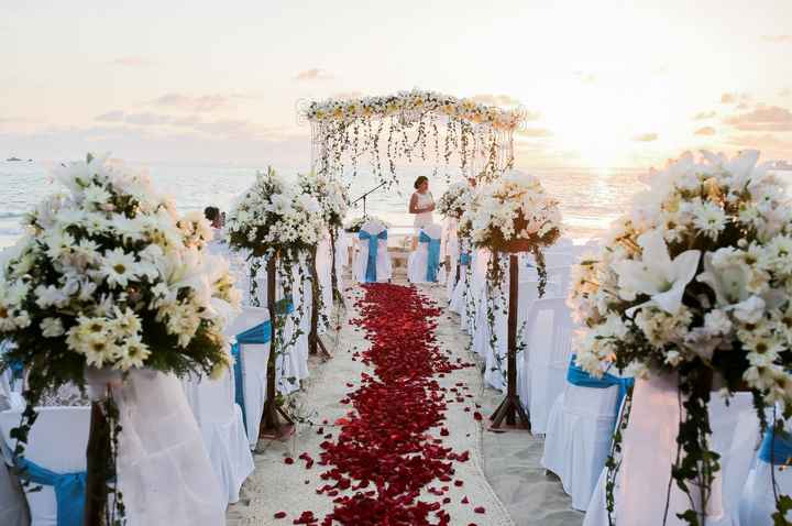 ¿Cómo adornar el pasillo al altar con flores? Aquí te lo decimos. 👇 - 2