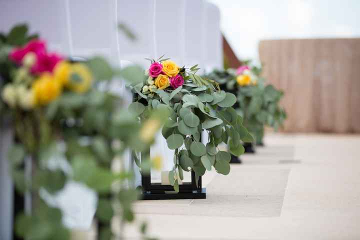 ¿Cómo adornar el pasillo al altar con flores? Aquí te lo decimos. 👇 - 3