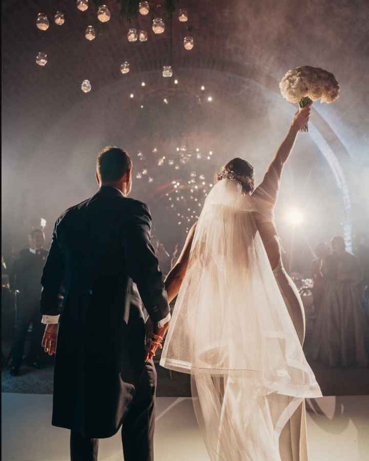 La entrada de los novios a la recepción 👰🤵 - 4