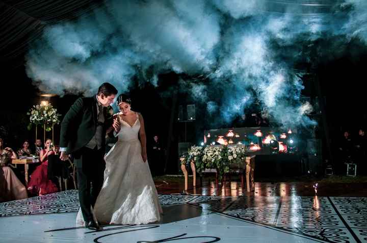 La entrada de los novios a la recepción 👰🤵 - 6