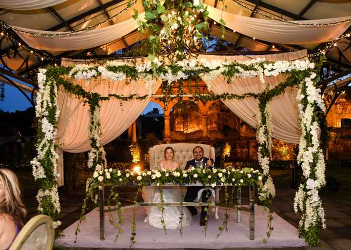 Decora la mesa de novios con flores blancas 🤍🤍🤍 - 1