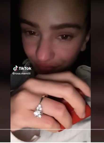 NOTICIA DE ÚLTIMA HORA ¡Rosalía se compromete! 💍💍💍 - 1