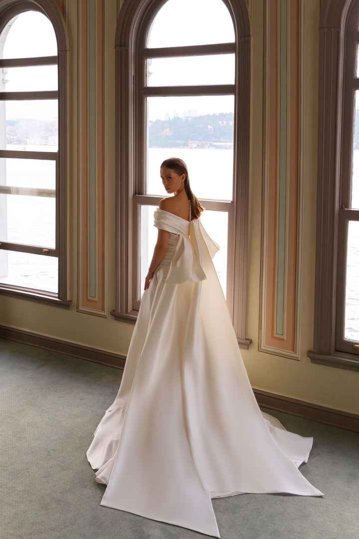 ¿Cuántos corazones para este vestido de Daria Karlozi? ❤️ - 2