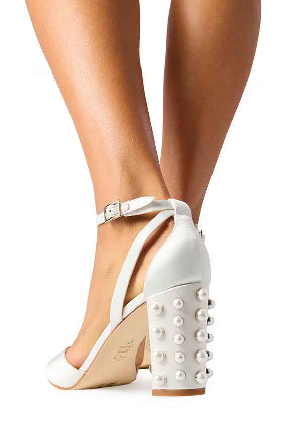 ¿Te pondrías estos zapatos Monique Lhuillier? 👠👠 - 1