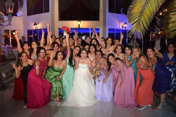 Ya casi un mes  de mi 1 de abril 👰💏💜 - 5