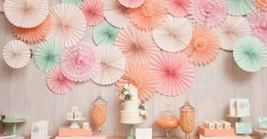 Pompones de papel diy para decorar tu locacion de boda - 2