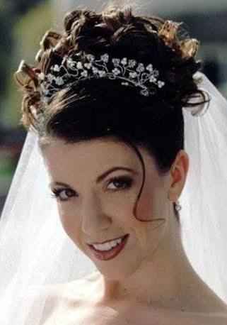 Peinado con velo y tiara con cabello suelto o recogido - 2