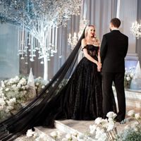 ¡Hola queridas novias! ¿ustedes se casona con un vestido negro?, creo que yo me estoy sintiendo tent