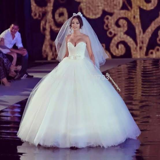 Si tu Fm tuviera que elegir tu vestido de boda.. - 1