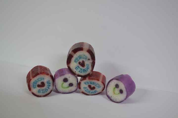 Casi no enfocó mi cámara buuu...pero es el nombre de mi FM y el mio 