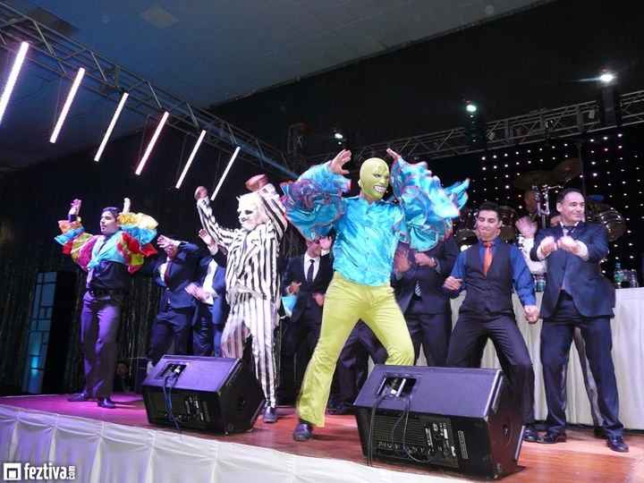 Para los que quieren echar la casa por la ventana, se les recomienda un conjunto musical, ya que ell