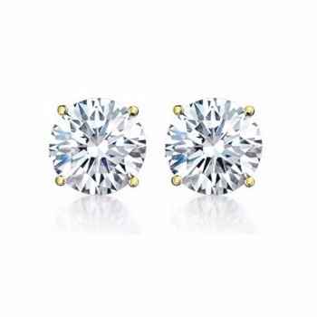 Menos es mas, y estos discretos aretes de diamantes serian los elegidos para mi