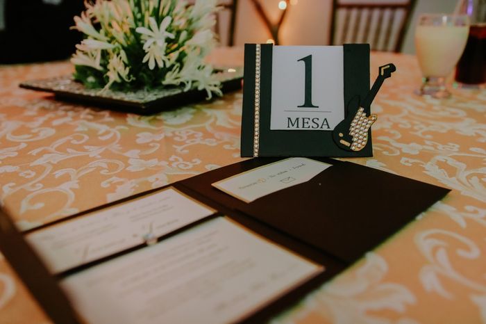 Detalles en negro y dorado 