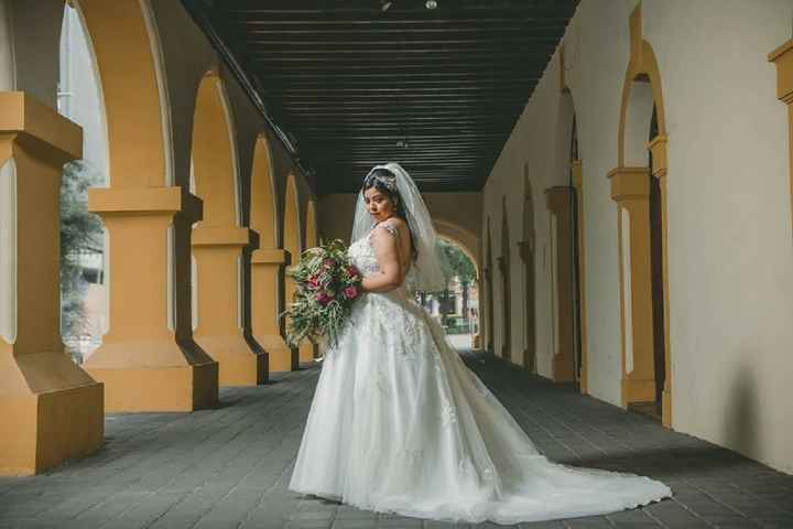  Presuman su vestido - 1