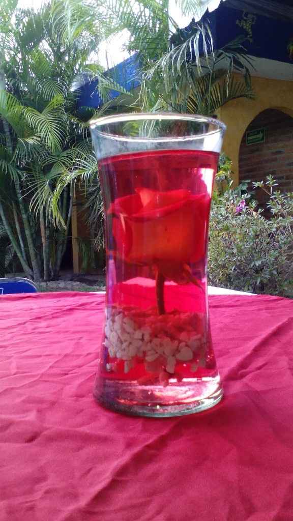 Ideas de centros de mesa con flores sumergibles - 1