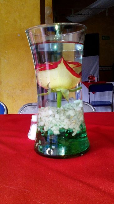 Ideas de centros de mesa con flores sumergibles - 2