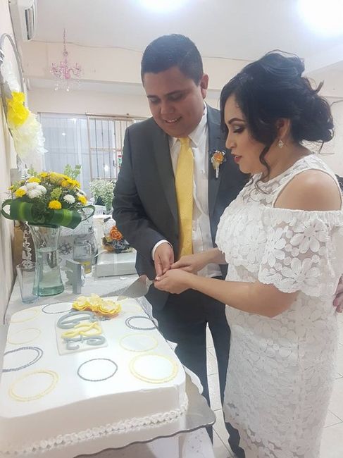 Partiendo el pastel.