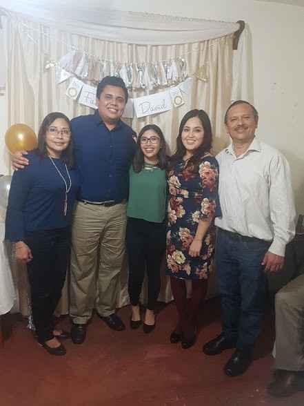 Con mi familia.