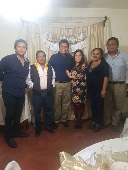 Con su familia.