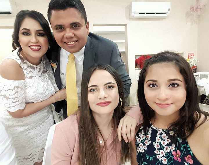 Con sus testigos.