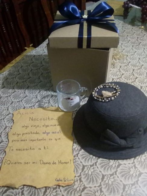 este es el detalle para mi Dama de honor le encantas los sombreros
